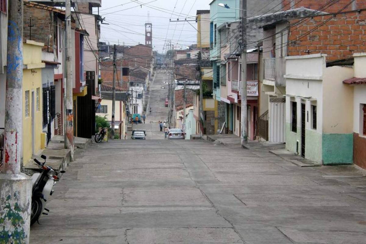 La comunidad del barrio Villanueva se mostró inconforme con la presencia de una banda de jíbaros que está afectando el sector vendiendo en los alrededores de lotes baldíos y quebradas (Foto: Archivo/VANGUARDIA LIBERAL )