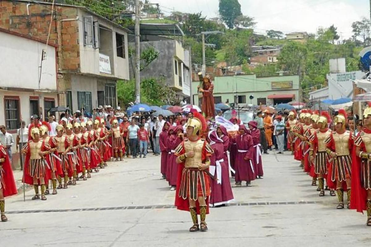 La guardia romana se destacó por su imponencia y solemnidad que le imprimió a los actos religiosos desarrollados en el marco de esta Semana Mayor, realizada en Vélez.