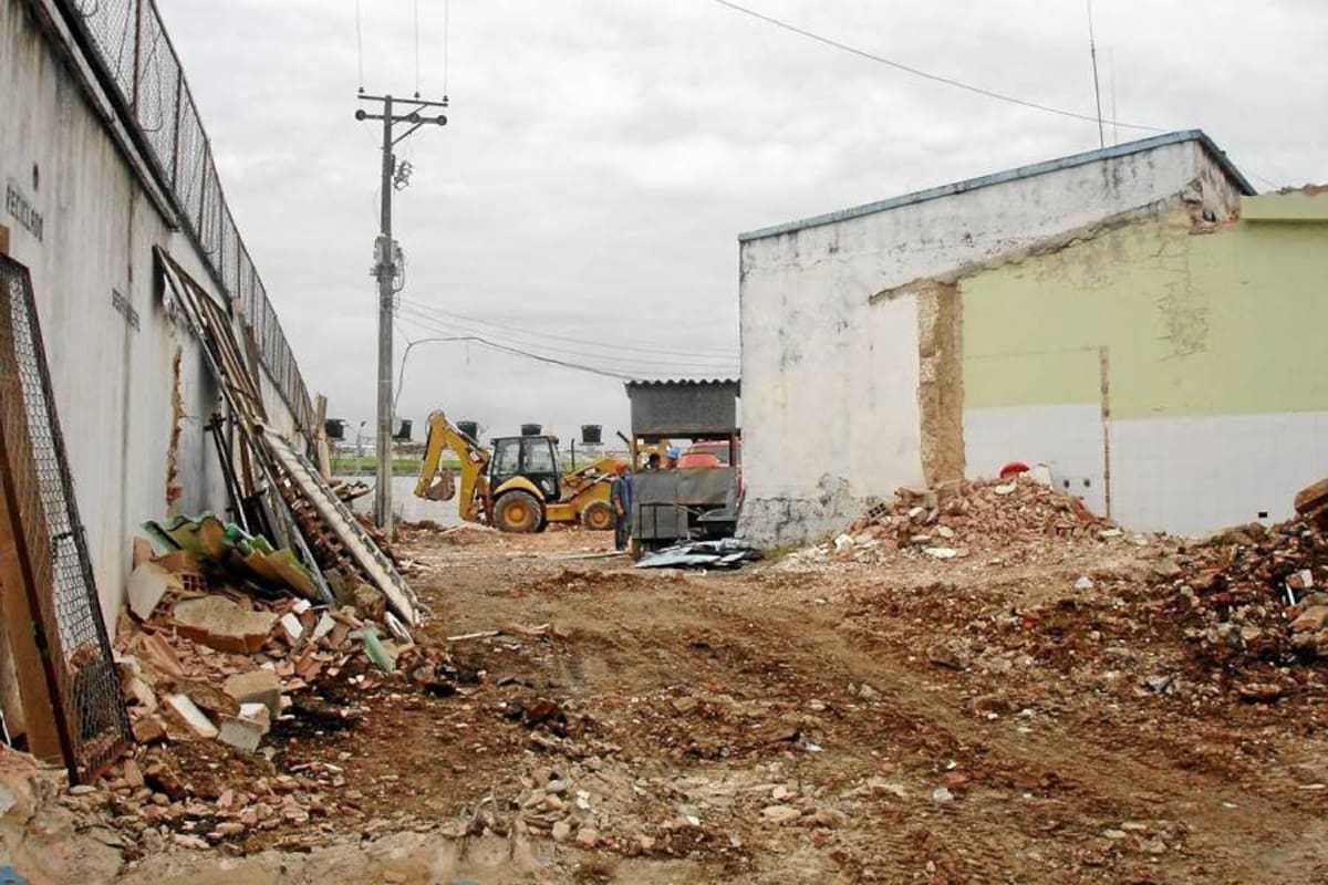 La Alcaldesa de Barbosa pidió una suspensión temporal de la obra del Hospital Integrado San Bernardo para que se modifique el diseño y se verifique la posibilidad de una nueva entrada diferente a la de la carrera 9ª. (Foto: Archivo /VANGUARDIA LIBERAL)