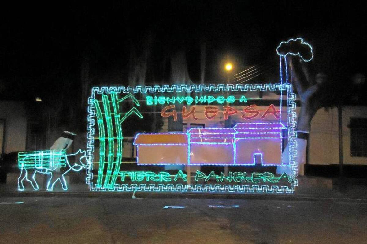 Inauguran alumbrado navideño en Güepsa