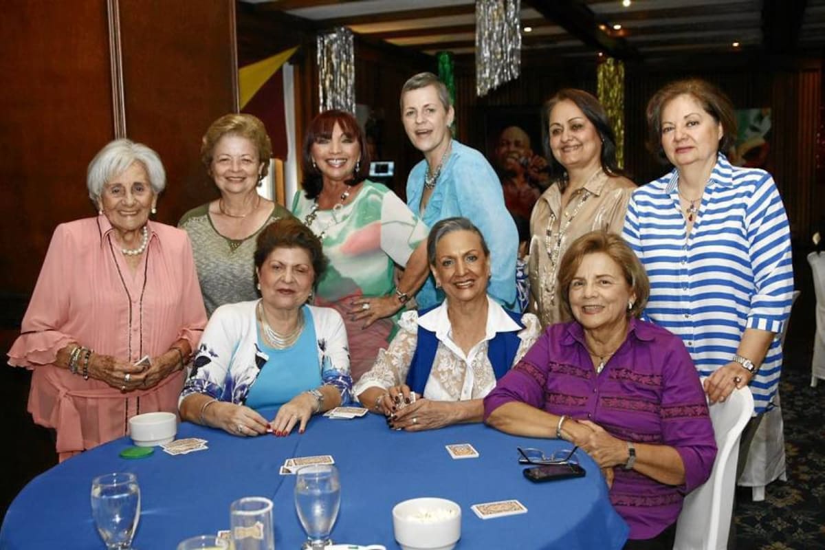 Berta Ariza, Maritza de Mutis, Esther de Mantilla, Carmen de Camacho, Fabiola de Restrepo, Elvira de León, Aida de Mantilla, Doris de Pinto y Elsa de Torres. (Foto: Cesar Flórez / VANGUARDIA LIBERAL)