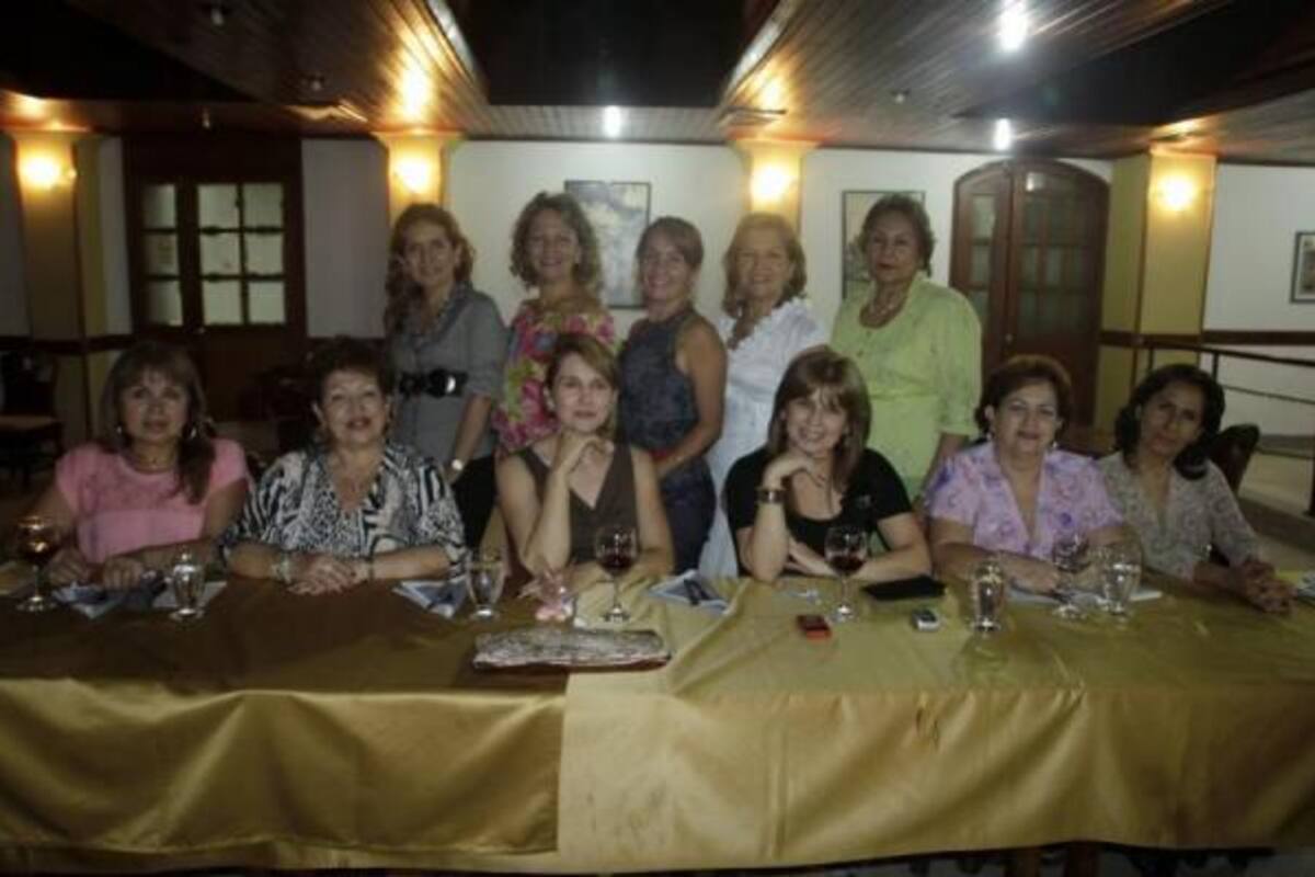 María Inés Quiroz, Julieta Pérez, Alexandra de Aristizábal, Dorita Ramírez, Cecilia de Castro, Esperanza Mora, Luz Estela Biancha, Gladys Claro, Esperanza Cáceres de Rey, Gilma Durán y Elvira Mora.