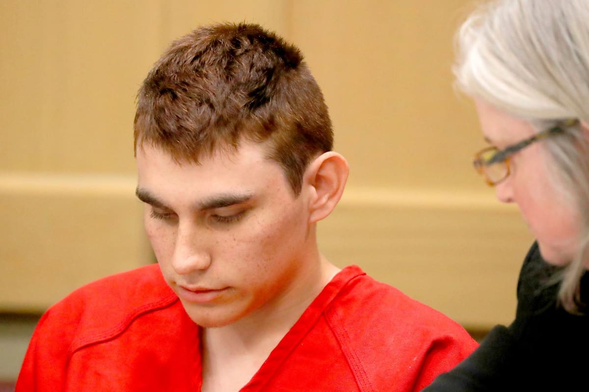 El autor confeso del tiroteo en un instituto de Florida el 14 de febrero de 2018, Nikolas Cruz comparece ante la corte, en Fort Lauderdale, Florida el 19 de febrero de 2018. EFE / VANGUARDIA
