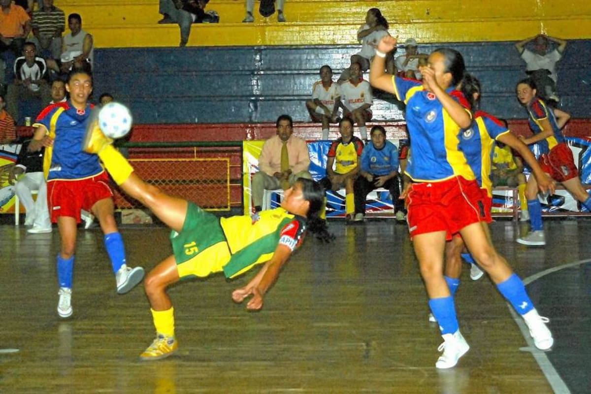En rueda de prensa el presidente de la Federación Colombiana de Fútbol de Salón, Manuel Sánchez Aguirre, ratificó a Barrancabermeja como sede del Mundial Femenino de Fútbol de Salón que se disputará entre el 21 y 27 de abril de 2013. (Foto: Edgar Pernett/VANGUARDIA LIBERAL)