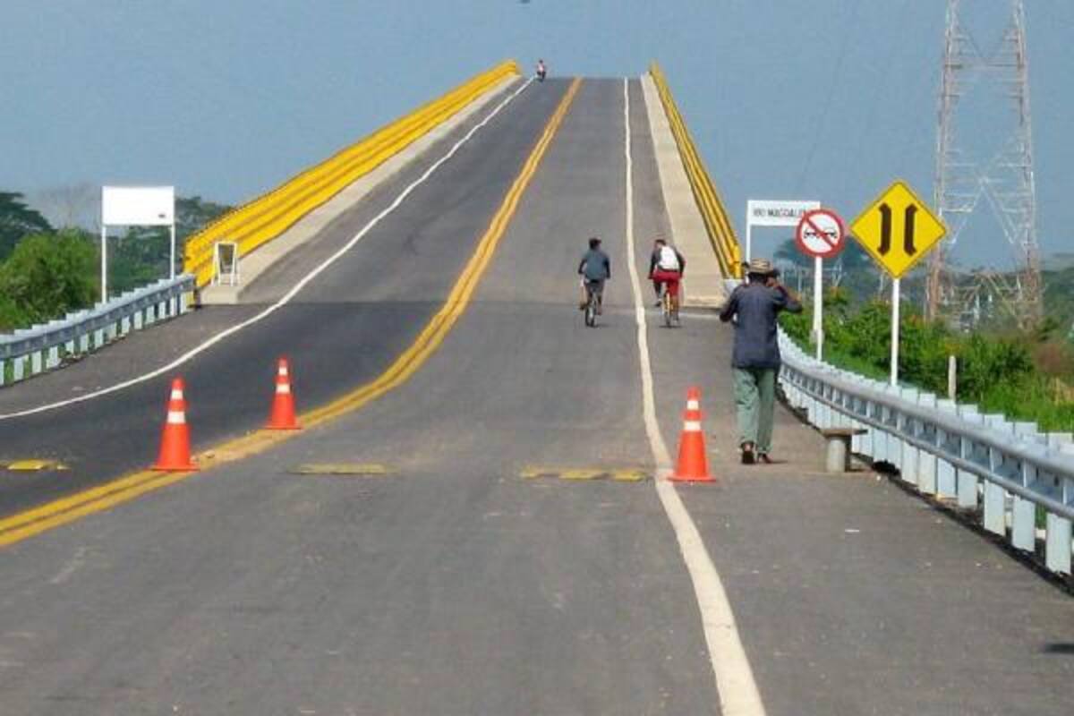 La vía unirá al puente Guillermo Gaviria con la Troncal del Magdalena Medio y la Ruta del Sol. (Foto: Archivo/VANGUARDIA LIBERAL)
