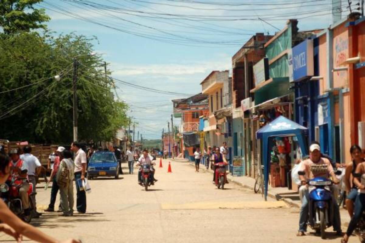 En el casco urbano de San Pablo permanecen las 11 familias que realizaron un desplazamiento forzoso desde el corregimiento Cerro Azul, en donde hace dos semanas la Fuerza Pública realizó un bombardeo y un menor de edad murió a tiros.(Foto: Archivo/VANGUARDIA LIBERAL)