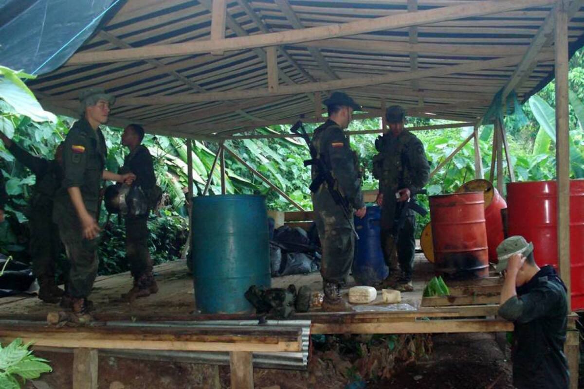 Efectivos de al Policía Nacional hallaron en los dos laboratorios 182 kilogramos de droga y diversos insumos químicos avaluados en $700 millones. (Foto: Suministrada/VANGUARDIA LIBERAL)