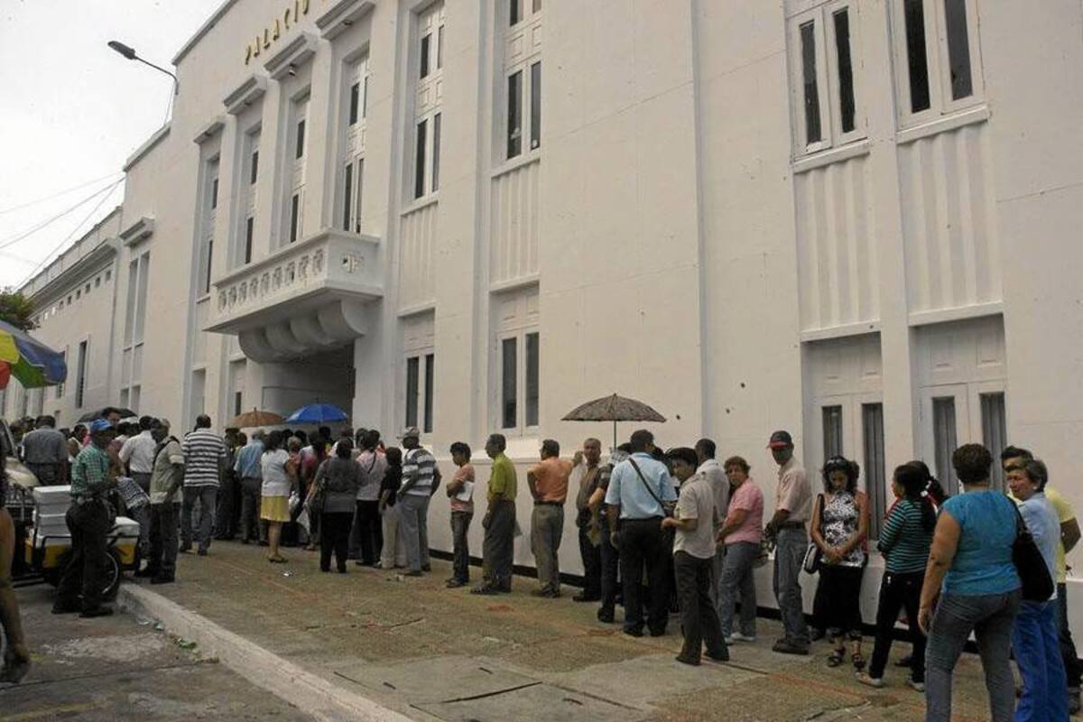 Hay quienes denuncian incrementos de hasta un 400% en el valor del impuesto predial en Barrancabermeja. (Foto: Edgar Pernett/VANGUARDIA LIBERAL )