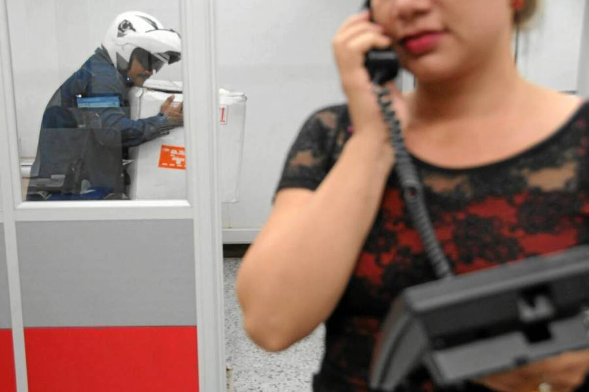 Los delincuentes llaman a sus víctimas, en este caso las empleadas domésticas, y las convencen mediante engaños que les entreguen los elementos de valor que hay en la casa sin que utilicen la fuerza. (Foto: FOTOILUSTRACIÓN EMMANUEL PËREZ/ VANGUARDIA LIBERAL)