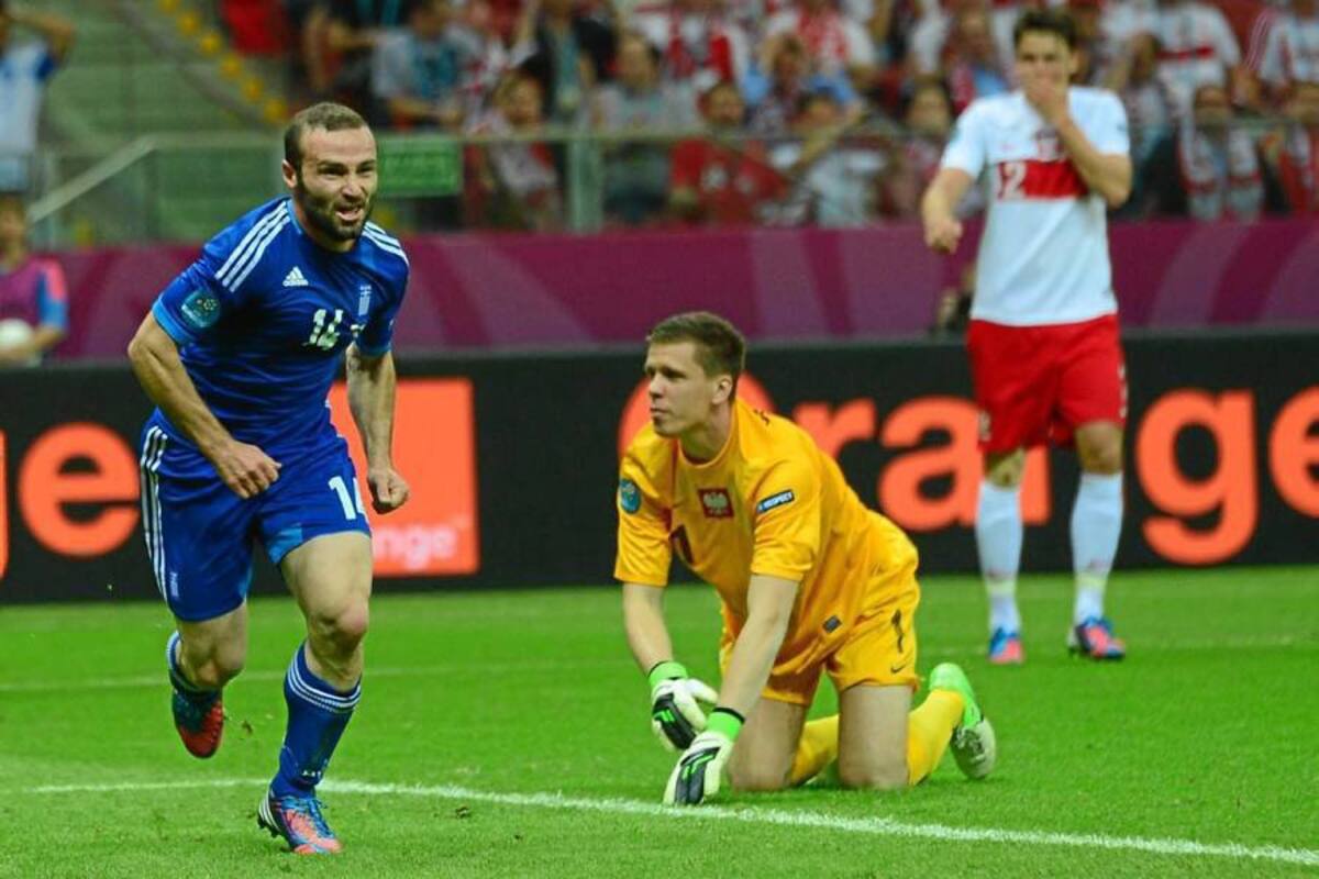 La gran figura de Grecia fue Dimitris Salpingidis (14), ingresó en la segunda parte y fue un verdadero dolor de cabeza para los locales, anotando el gol del empate y propiciando la pena máxima que pudo darle a su equipo el triunfo sobre Polonia. (Foto: EFE / VANGUARDIA LIBERAL)