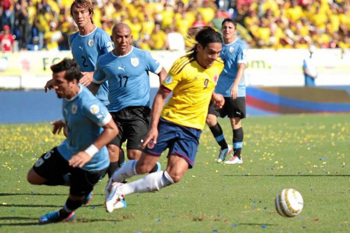 La victoria de Colombia ante Uruguay por 4 – 0, le permitió al elenco nacional acomodarse mejor en la tabla de posiciones y mantenerse en la pelea por un cupo directo a la Copa Mundo de Brasil 2014. Ahora deberá buscar un buen resultado ante Chile el próximo martes en Santiago. (Foto: Javier Gutiérrez Pieruccini / VANGUARDIA LIBERAL)
