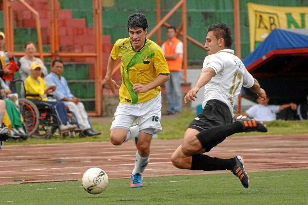Atlético Bucaramanga buscará mantenerse entre los ocho primeros del Torneo de Ascenso cuando reciba esta tarde a Bogotá FC. El uruguayo Fabián Yantorno será el encargado de comandar desde la mitad de la cancha a los ‘leopardos’. (Foto: Archivo / VANGUARDIA LIBERAL)