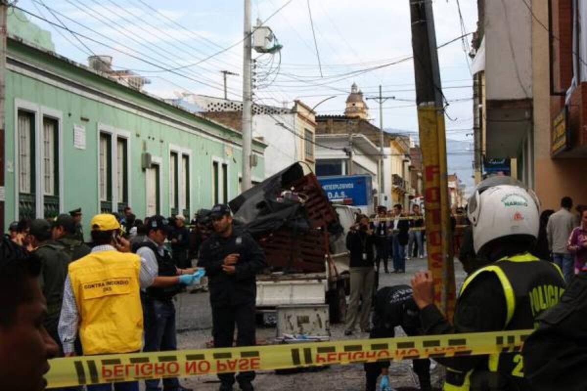 La explosión frente a las oficinas del DAS en Pasto, dejaron un total de 13 personas heridas, pero ninguna víctima fatal.(Foto: Archivo/VANGUARDIA LIBERAL)