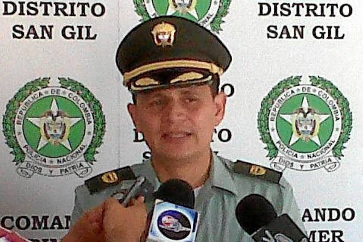 El comandante de Policía Primer Distrito San Gil, coronel Nelson Quiñones Manchola, pide a la comunidad sangileña y de la provincia, prevenir a sus familias sobre la no entrega de información sobre sus parientes a personas extrañas para prevenir hurtos o fraudes. (Foto: Archivo /VANGUARDIA LIBERAL )