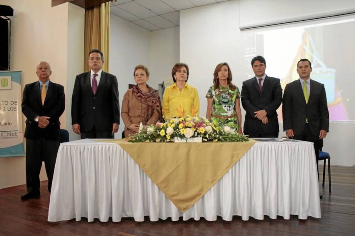 Ramón Zárate, Álvaro José Mantilla, María Isabel Arenas, Mariela Gómez, Dora Herrera Ariza, Jaime Vargas y Rafael Picón. (Foto: Javier Gutiérrez /VANGUARDIA LIBERAL)