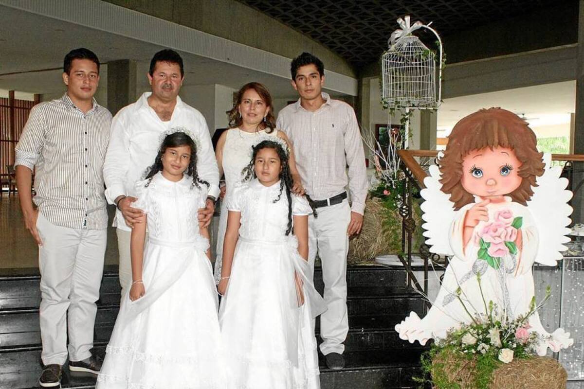 Laura Virginia Herrera Sierra, María Paula Herrera Sierra, Johan Herrera Sierra, Libardo Eulises Herrera Herrera, Luz Amanda Sierra Rojas y Jorge Luis Herrera Sierra. (Foto: Mauricio Betancourt / VANGUARDIA LIBERAL)
