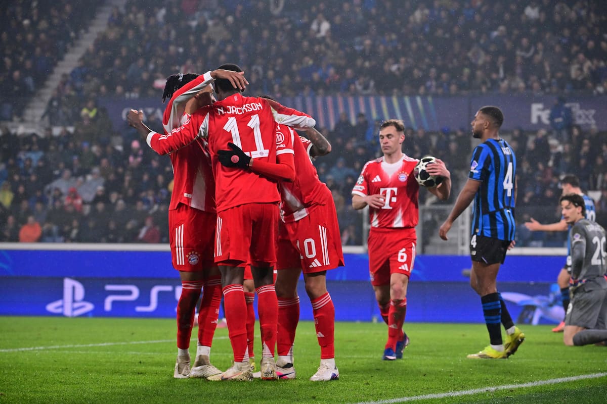 El jugador del Bayern Munich Michael Olise celebra un gol durante el partido de ida de octavos de final de la UEFA Champions League que han jugado Atalanta BC y FC Bayern Munich en el Bérgamo Stadium de Bérgamo, Italia. EFE/EPA/MICHELE MARAVIGLIA