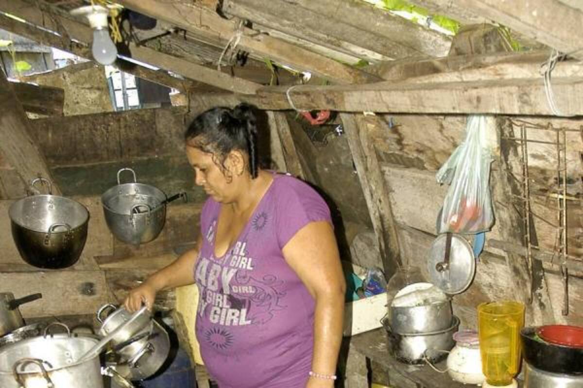 Para la población que vive en las orillas del río Magdalena o de las ciénagas y caños la situación empeoró durante las últimas 48 horas. En Barrancabermeja y los demás municipios del Magdalena Medio, los organismos de socorro trabajan para establecer la magnitud de la emergencia. (Foto: Edgar Pernett/VANGUARDIA LIBERAL)