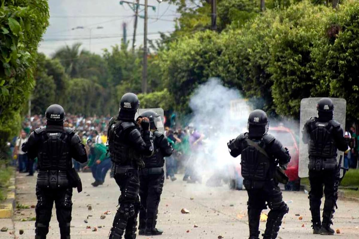 Primeras horas de paro fueron una batalla campal