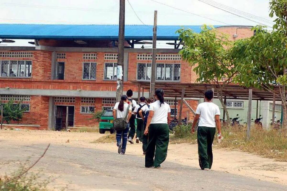 En el espacio entre el Hogar Múltiple y el centro cultural Paloka se plantea la construcción de la segunda fase del proyecto Ciudadela Educativa, un conjunto de obras que buscan beneficiar a los habitantes de la comuna Siete. (Foto: Edgar Pernett/VANGUARDIA LIBERAL)