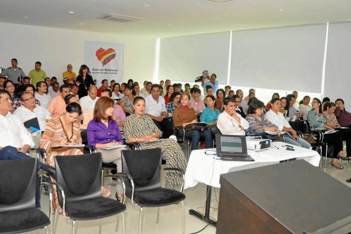 Durante el foro “Sistemas de regalías” realizado ayer por el Banco de Occidente en el Puerto Petrolero se anunció la firma de un convenio “Sombrilla” para la estructuración de proyectos cubiertos con recursos de regalías. (Foto: Cortesía: Emmanuel Pérez Ortegón/VANGUARDIA LIBERAL )