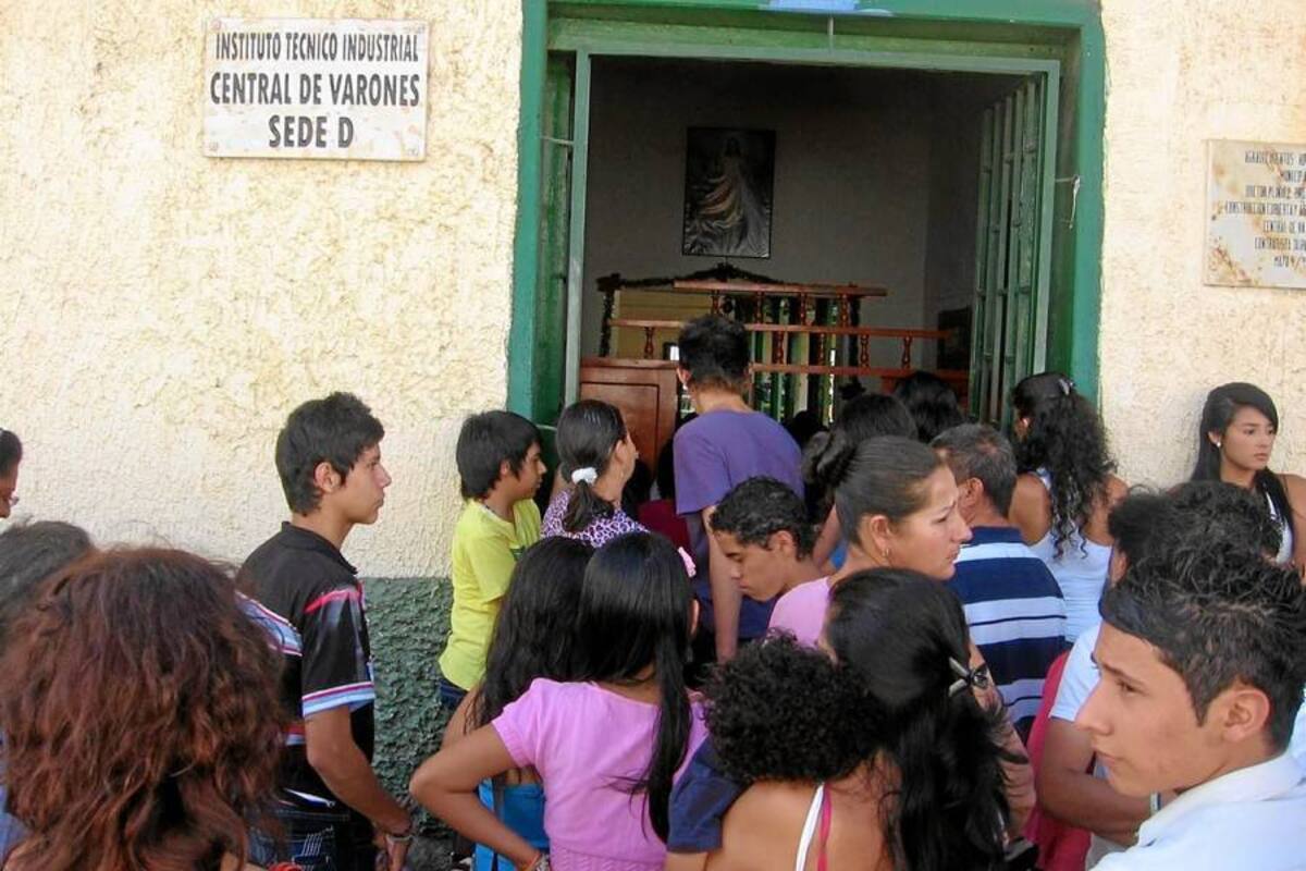 Padres de familia se deben poner al día con las matrículas escolares