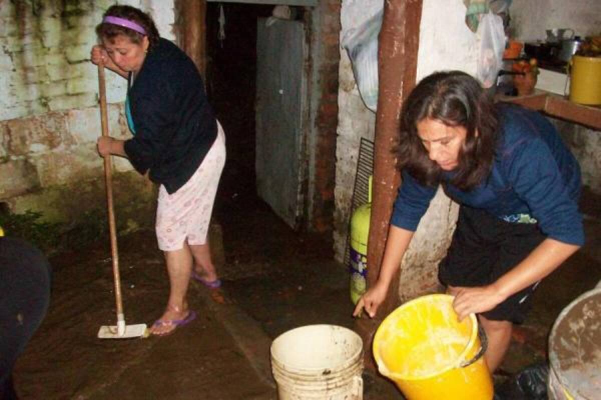 El aguacero del pasado miércoles ocasionó graves daños a una vivienda del barrio Jaboncilla.(Foto: Suministrada /VANGUARDIA LIBERAL)