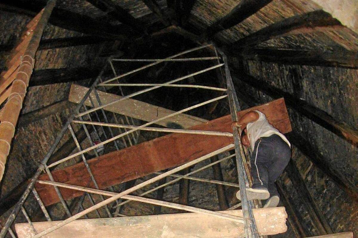 Mantenimiento que se ejecutó en el campanario y cúpula del templo Santa Bárbara de Simacota, obras en las cuales se invirtieron $15 millones. (Foto: Luis Fernando Martínez Vargas/VANGUARDIA LIBERAL)