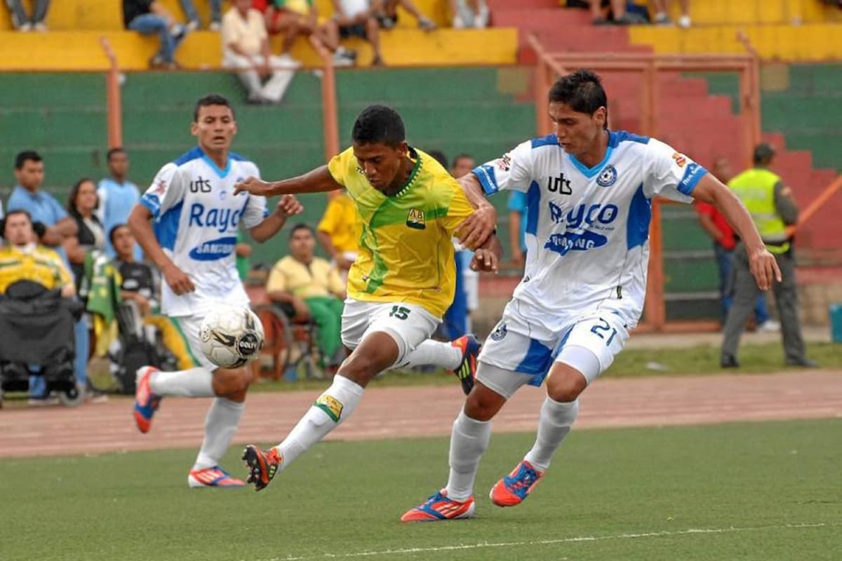 Atlético Bucaramanga buscará esta tarde en Soacha una victoria ante Expreso Rojo que le permita mantenerse ‘vivo’ en el Torneo Postobón y llegar con posibilidades de sellar en casa la clasificación a los cuadrangulares semifinales del Torneo de Ascenso. (Foto: Archivo / VANGUARDIA LIBERAL )