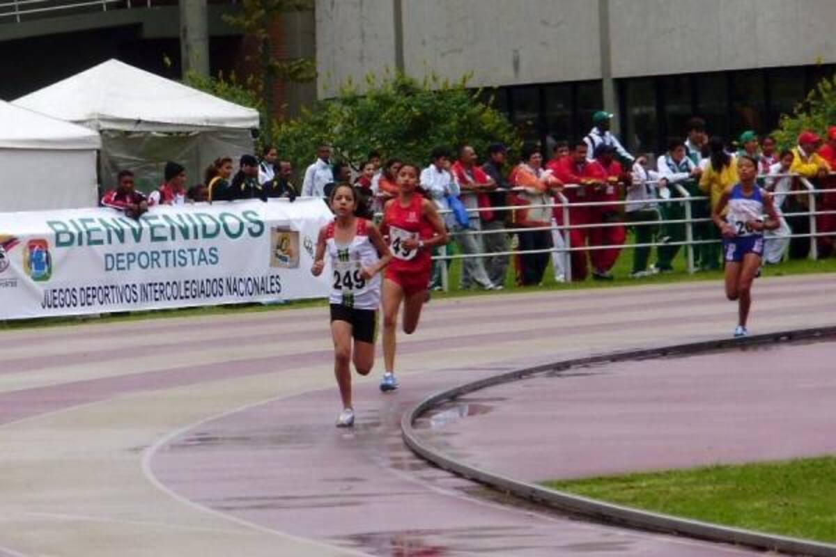 La atleta santandereana Margy Andrea Rivera fue una de las artífices del título general del atletismo femenino en los XXXI Juegos Nacionales Intercolegiados.(Foto: Suministrada / VANGUARDIA LIBERAL)