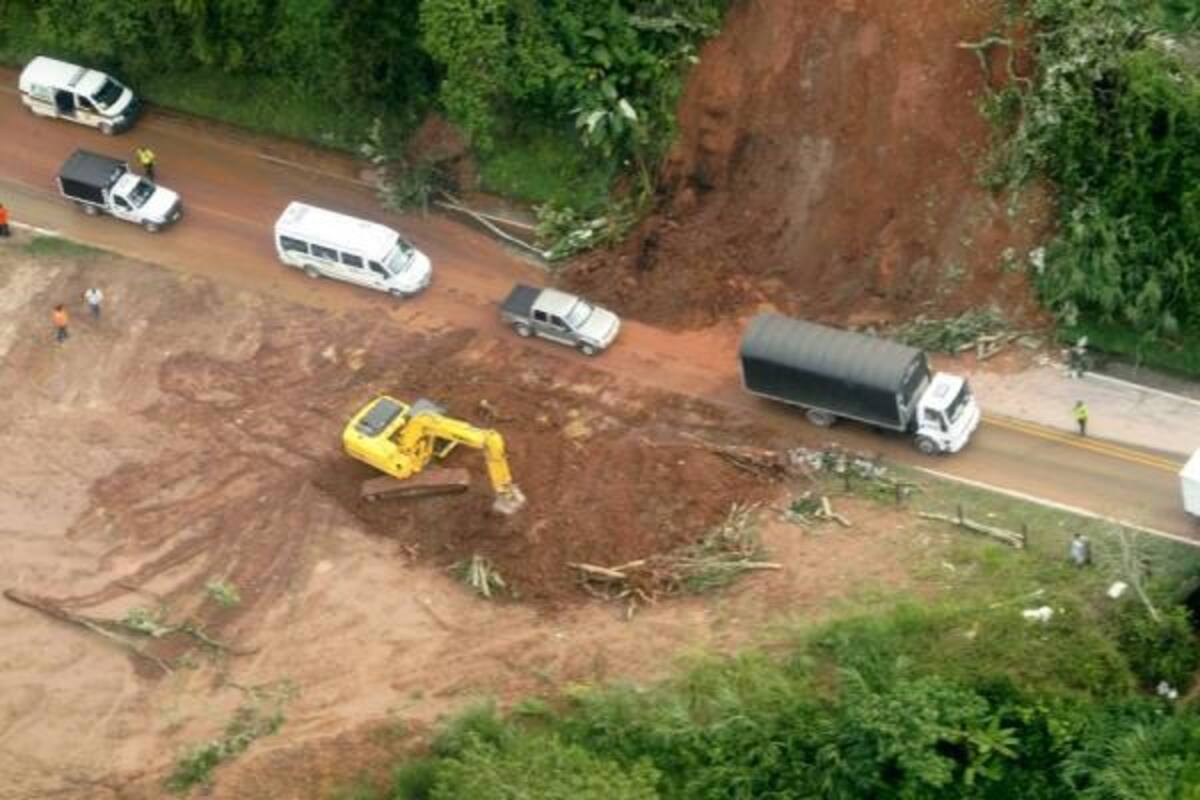 Las fallas geológicas que atraviesan en su totalidad la vía que conduce de Bucaramanga a Barrancabermeja son la causa más frecuente para que en ella se produzcan derrumbes durante el invierno.(Foto: Archivo/VANGUARDIA LIBERAL )