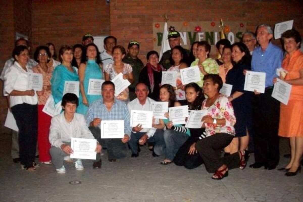 Los líderes se graduaron en ceremonia especial realizada el pasado viernes en el barrio Fátima.(Foto: Suministrada/VANGUARDIA LIBERAL)