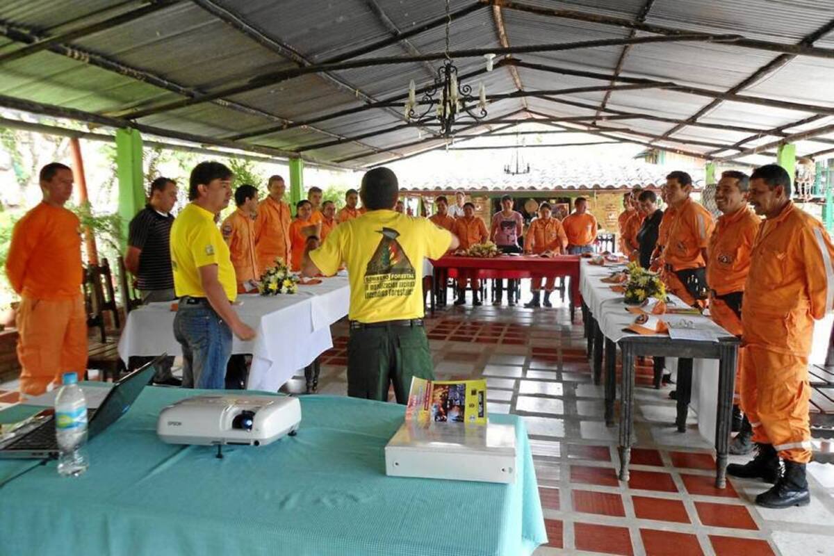 La capacitación se realiza en la Fonda el Retiro del municipio de San Gil con instructores de la agencia americana de prevención de desastres, La CAS, Corpoboyaca y Bomberos de San Vicente. (Foto: Nancy Acuña R. /VANGUARDIA LIBERAL)