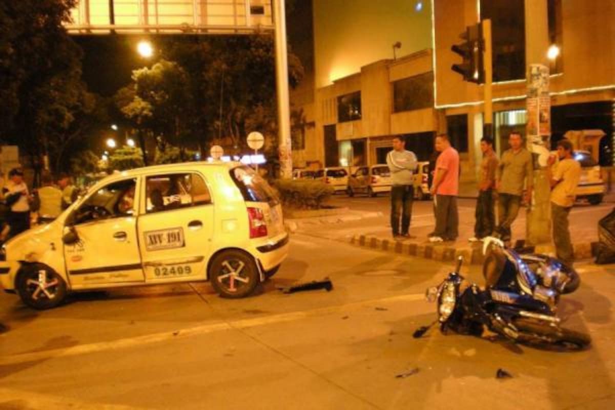 El accidente se presentó ayer en la madrugada en la calle 36 con diagonal 15 de Bucaramanga.(Foto: Suministrada/VANGUARDIA LIBERAL)