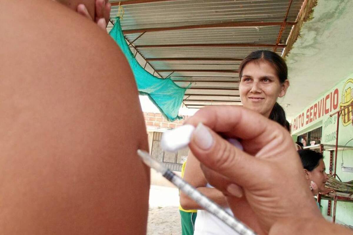 El Municipio con el apoyo del Hospital Local de Piedecuesta adelantan la jornada nacional de vacunación contra el sarampión y la rubeola. (Foto: Archivo/VANGUARDIA LIBERAL )