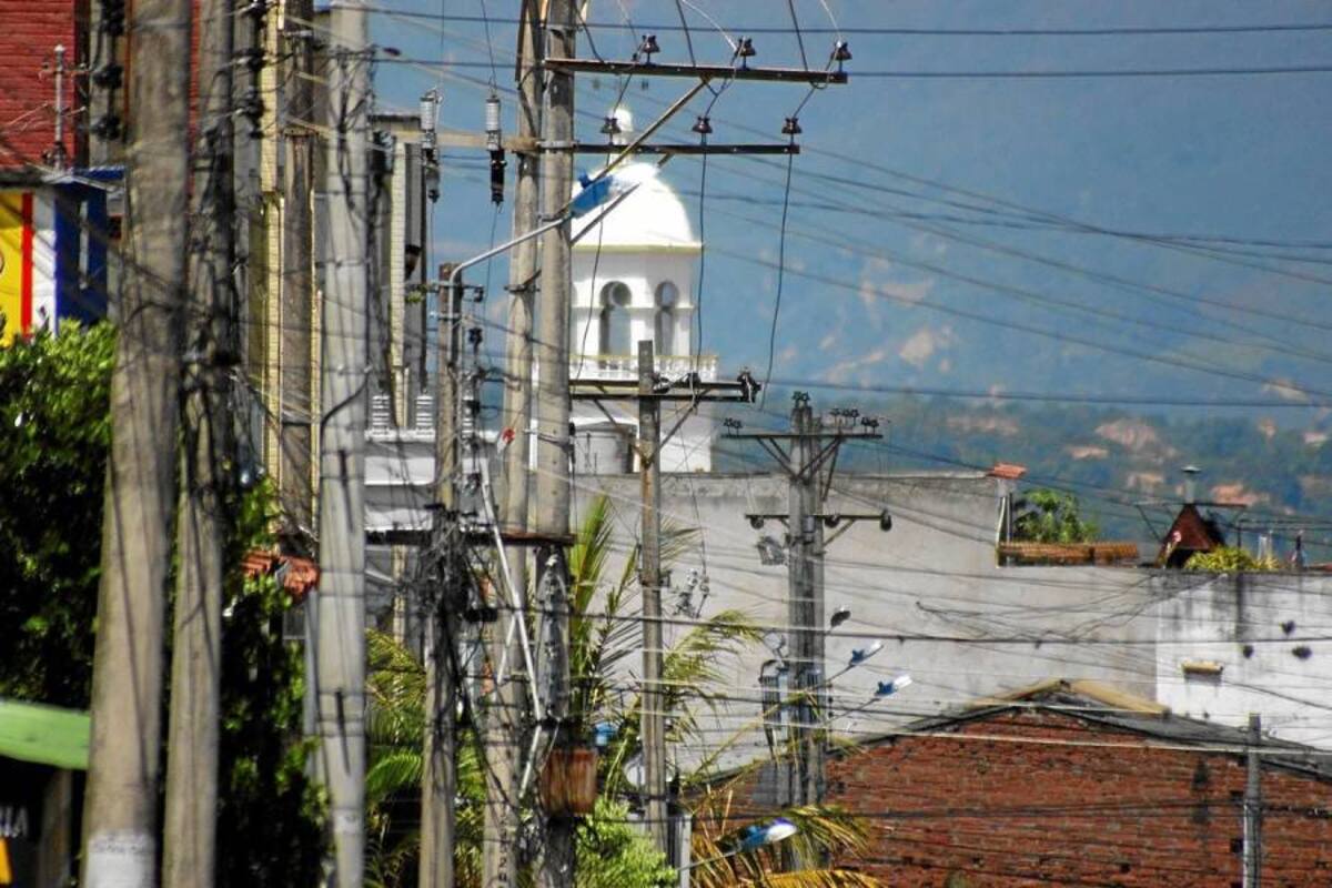 El contrato fue suscrito con el fin de garantizar la expansión, repotenciacion, reposición y mantenimiento del alumbrado público de Floridablanca por un término de 20 años. (Foto: Archivo / VANGUARDIA LIBERAL)