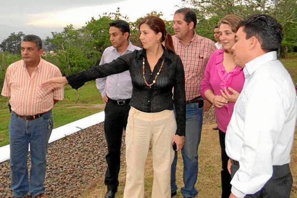 La Ministra realizó un recorrido por la Biblioteca Bicentenario e hizo sugerencias a las demás etapa de proyecto. (Foto: Karen Johana Mantilla Mantila/VANGUARDIA LIBERAL )