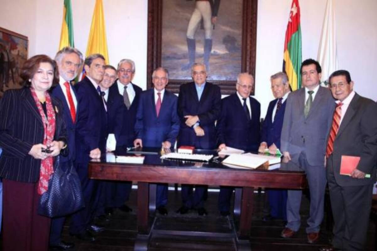 Rosa Victoria Mejía, Rafael Gutiérrez, Gustavo Galvis, Michael Chaupart, Fabio Torres, Florencio Salazar, Embajador; Eduardo Pilonieta, Jaime Luis Gutiérrez, Ramiro Blanco, Carlos Mauricio Serrano y Gonzalo Afanador.