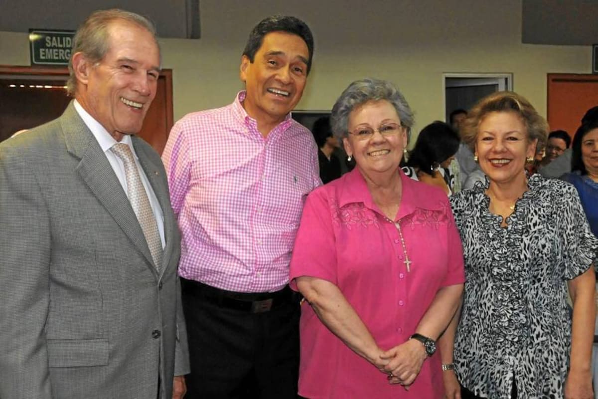 Alberto Montoya Puyana, rector de la Unab; Gilberto Ramírez Valbuena, María Victoria Puyana Silva y Martha Inés Blanco Alviar. (Foto: Suministrada/VANGUARDIA LIBERAL)