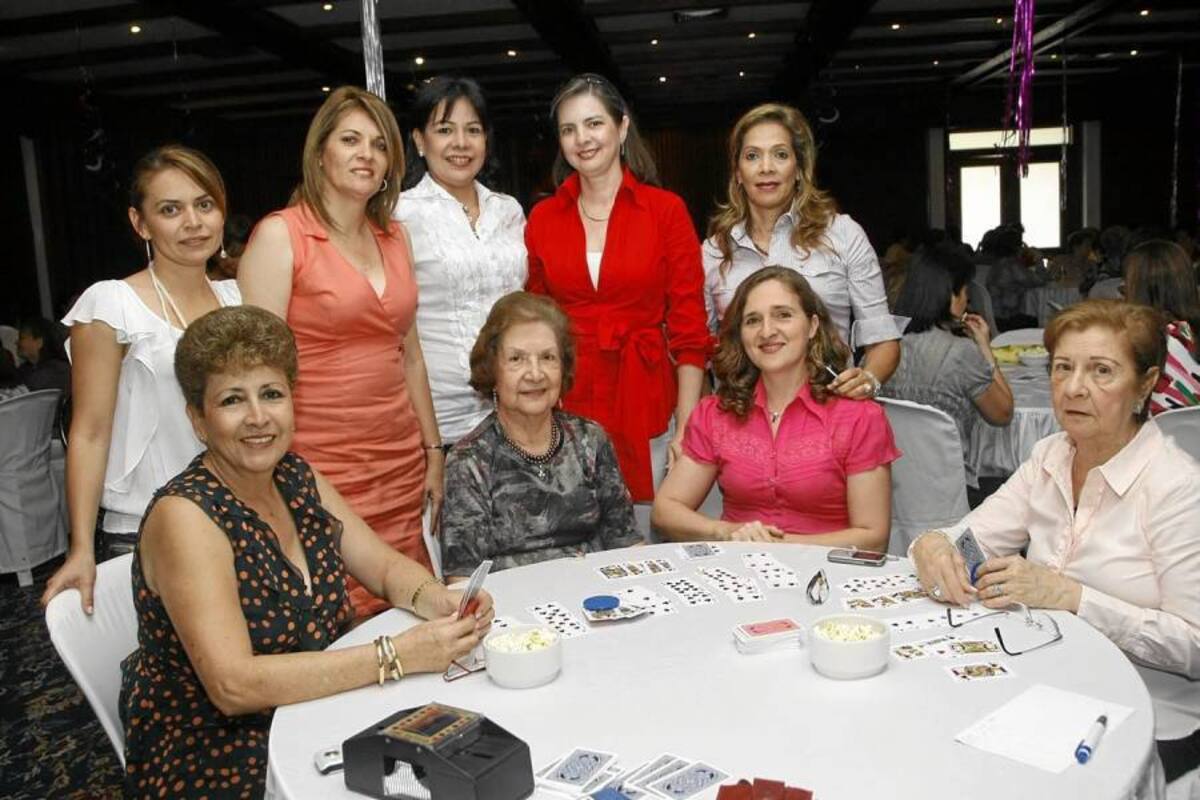 Jazmín Avellaneda, Dora Plata, Yaneth Caselles, Erika Ottens de Cote, Maribel Cabana, Mercedes Coy, Teresa Caselles, Ada Patricia Gutiérrez e Irma Arciniegas. (Foto: Cesar Flórez/ VANGUARDIA LIBERAL)