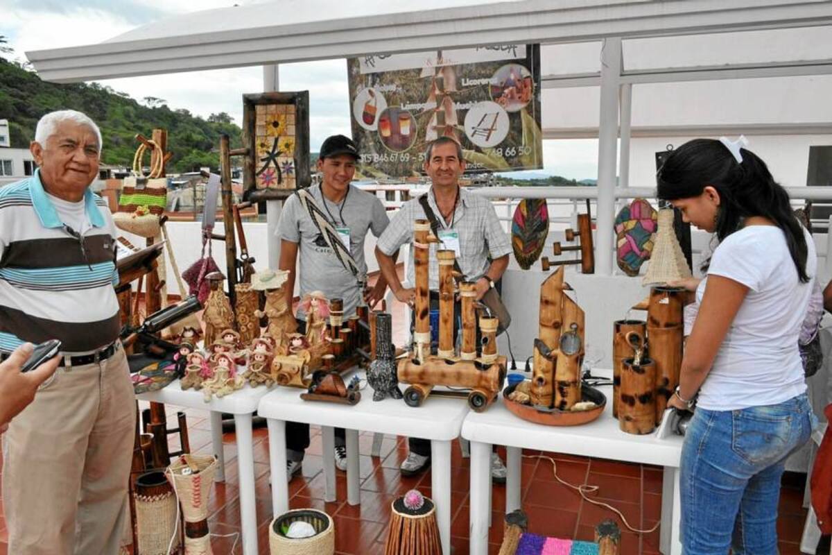 En la terraza del edificio la Luisita, donde funciona el Sena en Barbosa, se llevó a cabo la exhibición de los proyectos productivos desarrollados por los emprendedores. (Foto: Luis Fernando Martínez V. /VANGUARDIA LIBERAL)