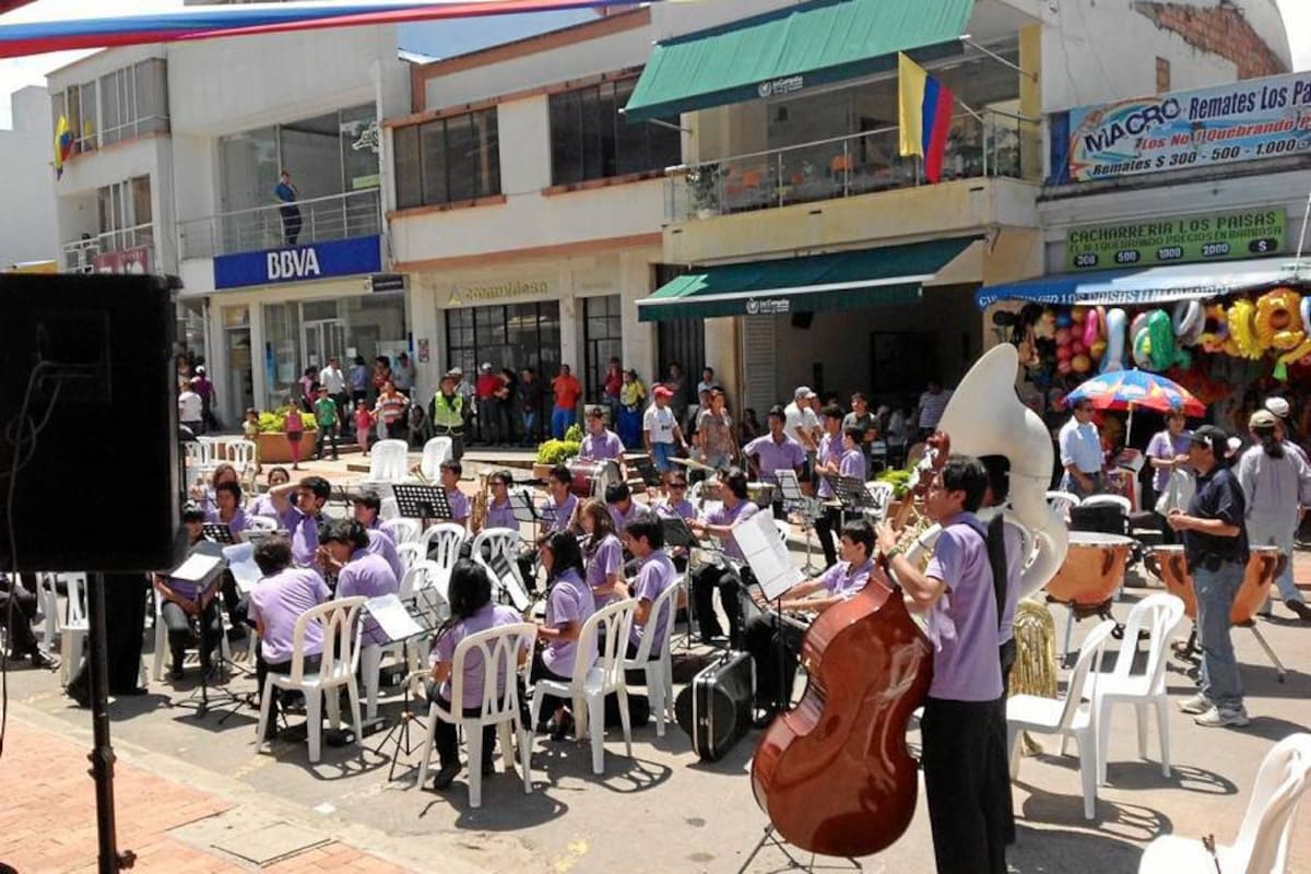 La Orquesta Sinfónica Juvenil de Duitama ofreció un concierto en el marco de la celebración de la fiesta patria del 7 de agosto. (Foto: Luis Fernando Martínez V. /VANGUARDIA LIBERAL)