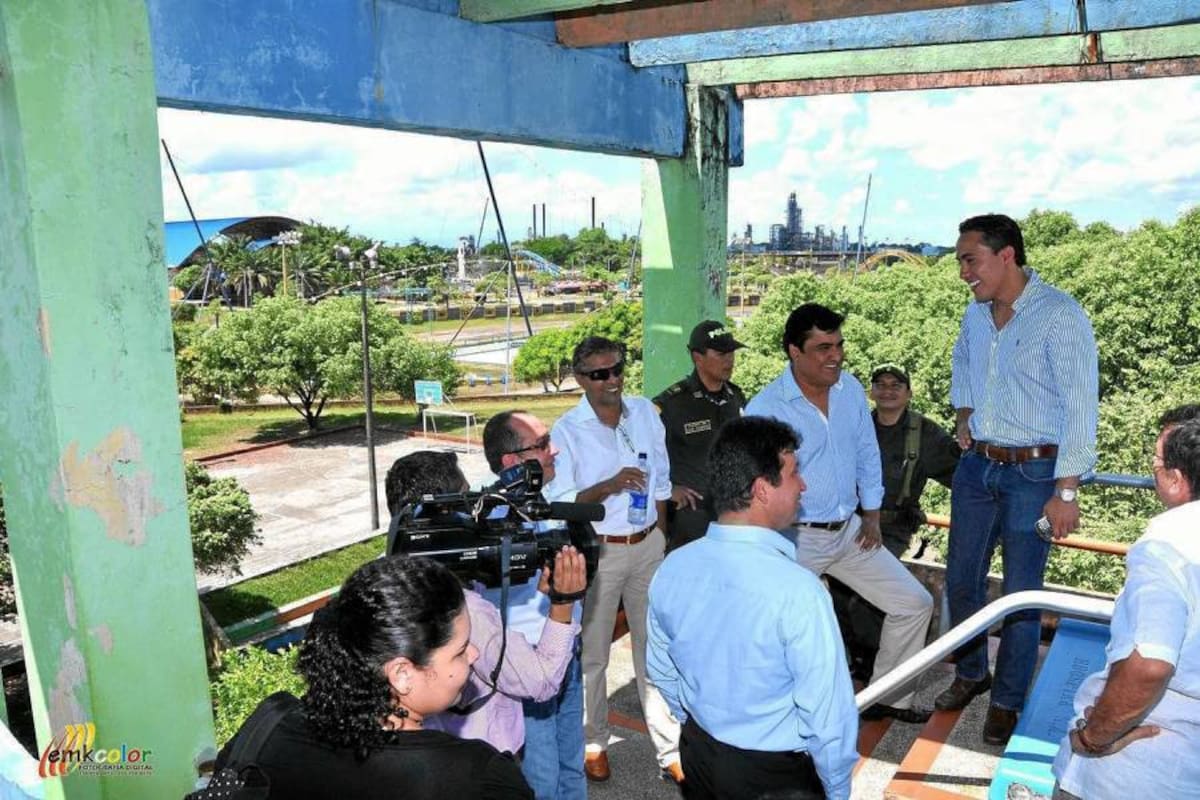El gobernador de Santander, Richard Aguilar Villa, visitó los escenarios que conformarían el corredor turístico Barrancabermeja – Parque Nacional del Chicamocha, entre ellos Acuaparque. Fue acompañado por el alcalde de Barrancabermeja, Elkin Bueno Altahona, y funcionarios de la Administración Local. (Foto: Suministrada/VANGUARDIA LIBERAL)