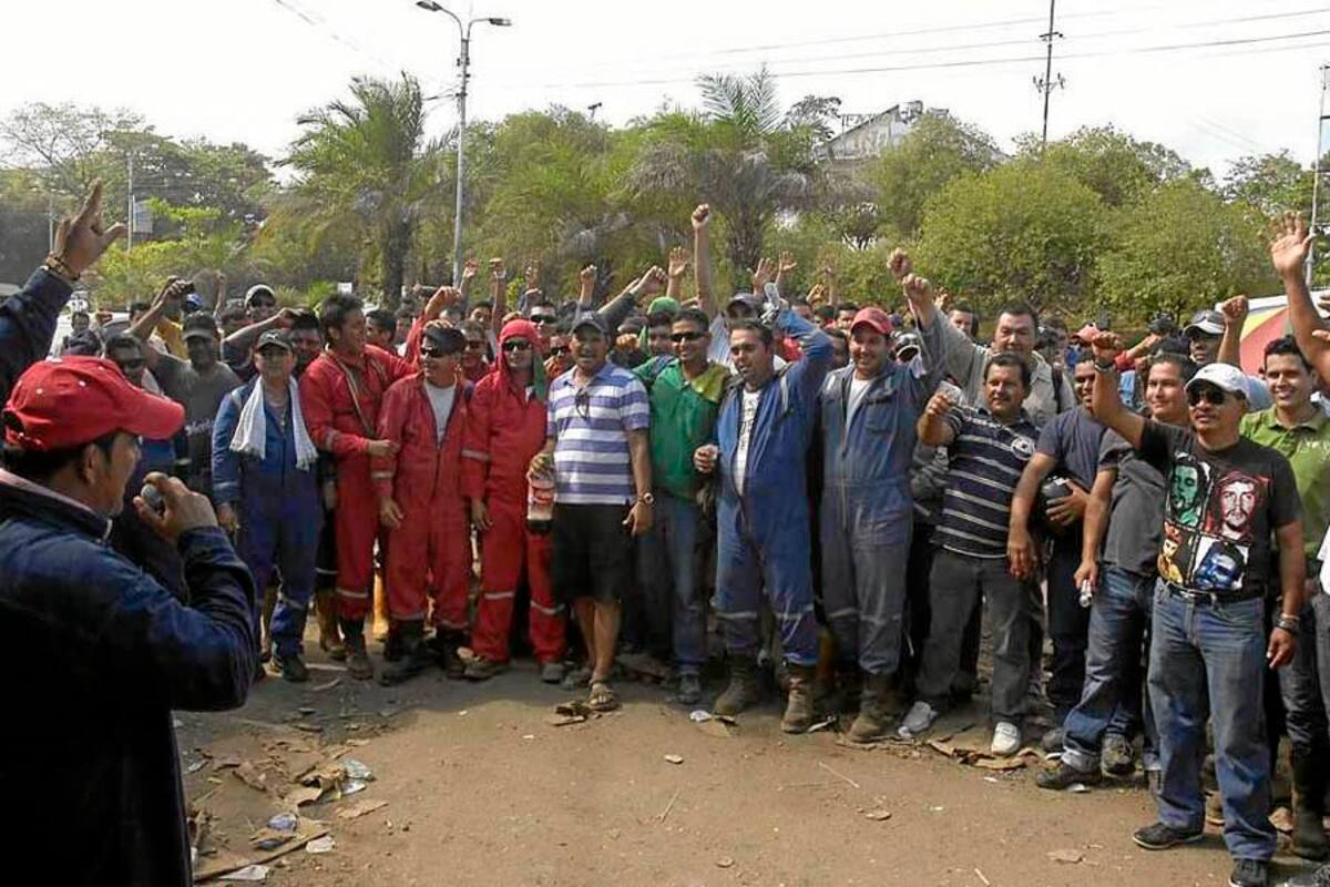Cientos de trabajadores de unas 20 empresas contratistas al servicio de Ecopetrol entraron en cese de actividades. (Foto: Édgar Pernett/VANGUARDIA LIBERAL)
