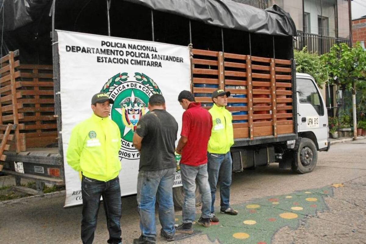 En el kilómetro 6 en la vía Cimitarra- La India, fueron capturados al parecer dos integrantes de ‘Los Botalones’. (Foto: Suministrada/VANGUARDIA LIBERAL)