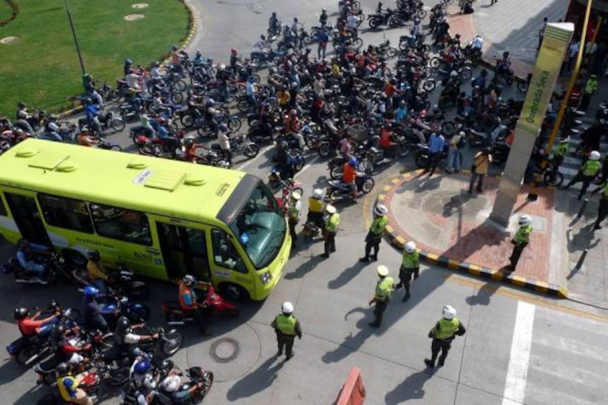 Así se encontraba el Centro el día de la protesta de los mototaxistas. El servicio de Metrolínea en el centro fue suspendido durante gran parte de la mañana.(Foto: Archivo / VANGUARDIA LIBERAL)
