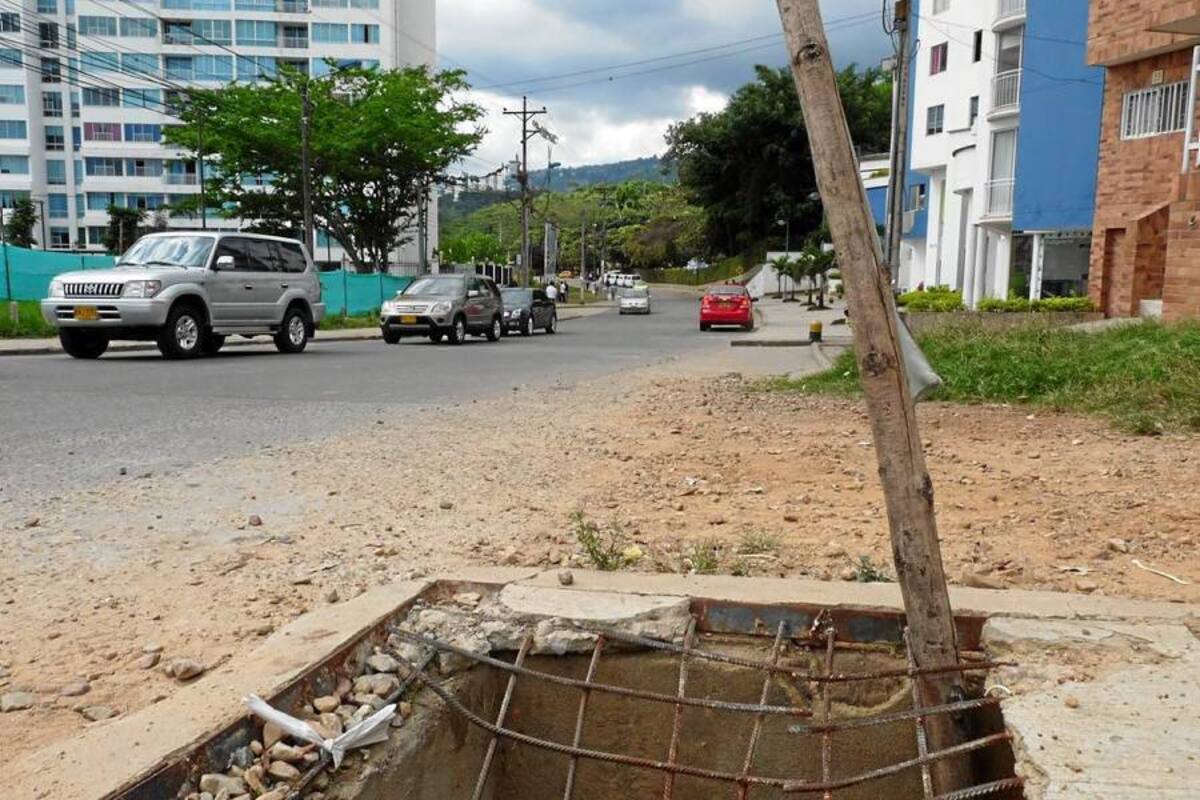 El alcantarillado sigue al ‘aire libre’. (Foto: Nelson Díaz / VANGUARDIA LIBERAL)