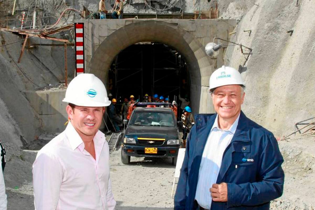 El viceministro de Agua y Saneamiento, Iván Mustafá Durán, realizó ayer un recorrido por las obras del Embalse de Bucaramanga. Lo acompañó en esta visita, el gerente del Acueducto Metropolitano, Franz Mutis Caballero. (Foto: Foto suministrada / VANGUARDIA LIBERAL)