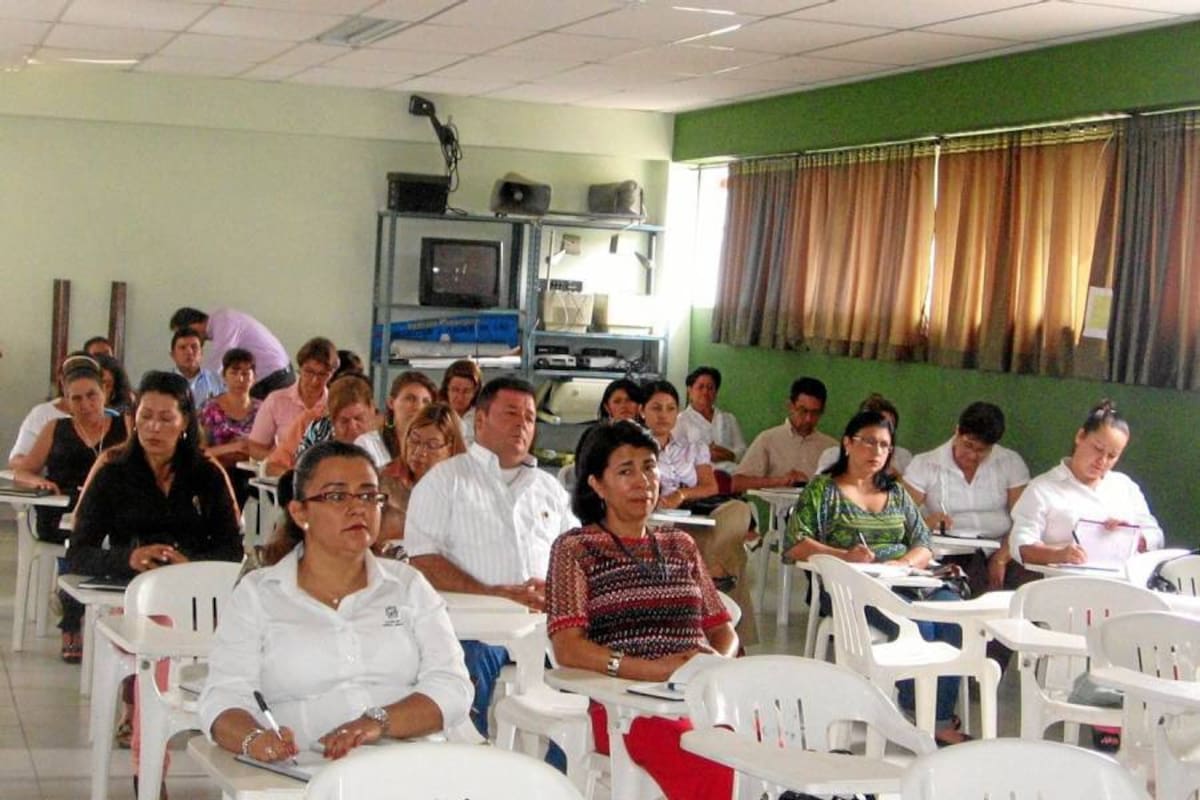 El evento se cumplió en el Colegio Avelina Moreno, con participación de docentes del Instituto Técnico Industrial, el Colegio Avelina Moreno, el Colegio Alberto Santos Buitrago y el Colegio Universitario Socorro. (Foto: Nancy Milena Gómez /VANGUARDIA LIBERAL )