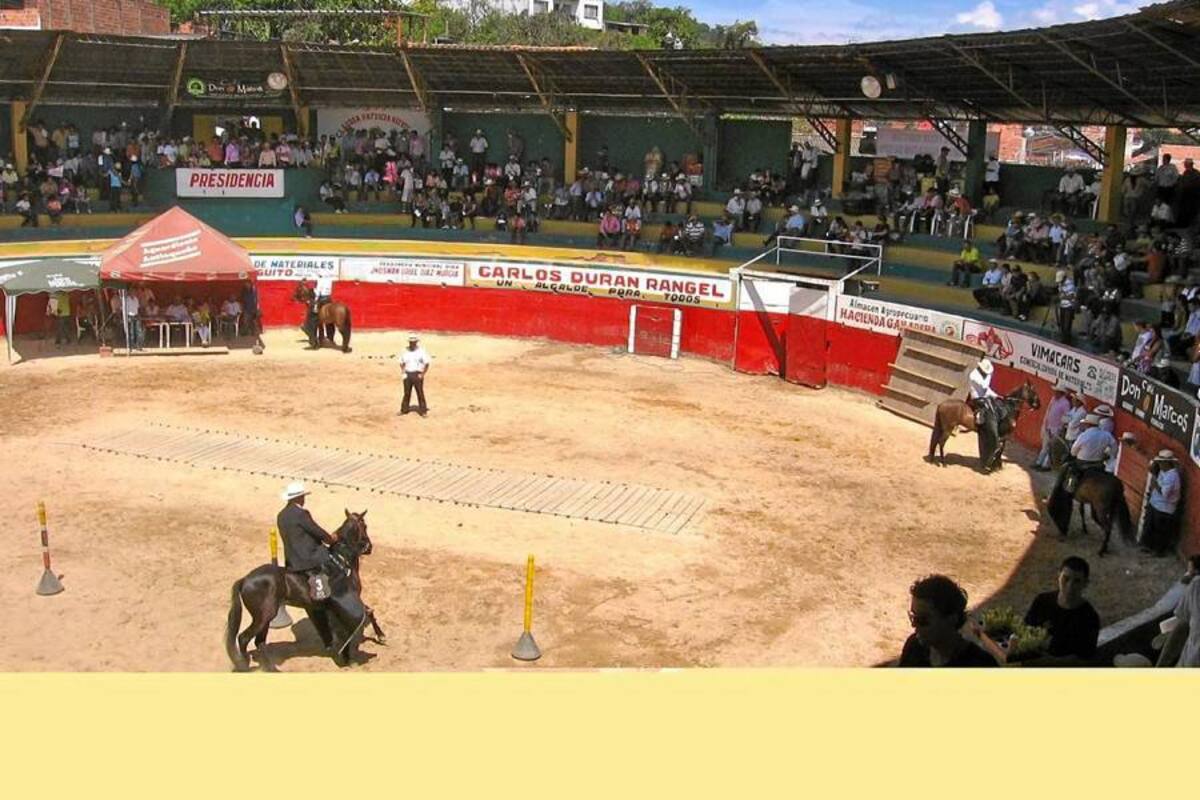 La corrida de toros de casta mano a mano de rejoneadores, en la Plaza de Toros Luis Carlos Galán se realizará este domingo desde las 2:00 de la tarde. Todas las noches habrá verbenas populares en la feria. (Foto: Archivo/VANGUARDIA LIBERAL)